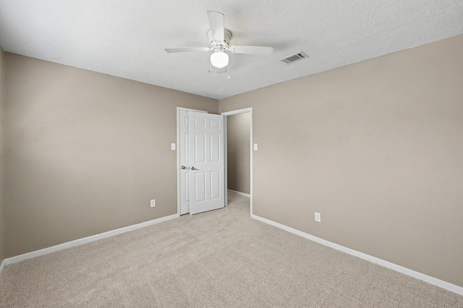 Whether it's for guests, work, or everyday living, this room offers flexibility to fit your needs.