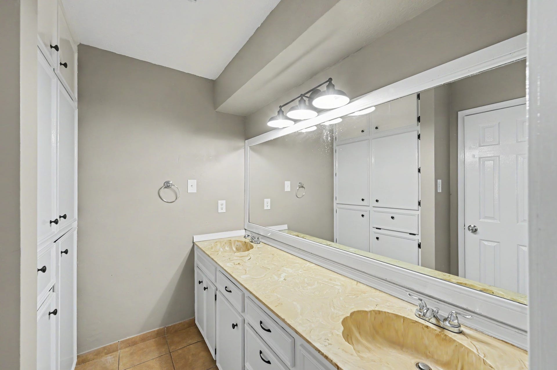 Double sinks, generous counter space, and plenty of cabinetry make busy mornings a little easier!