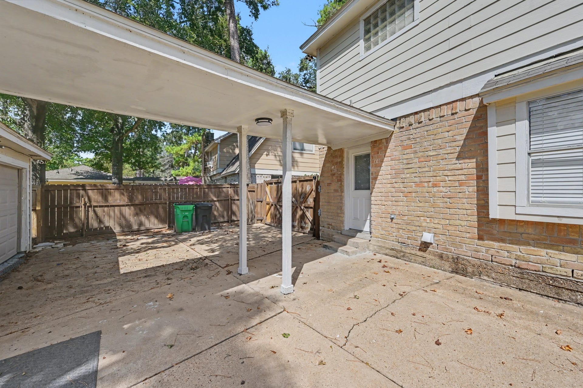 Covered walkway and plenty of room for projects and a little porch sitting!
