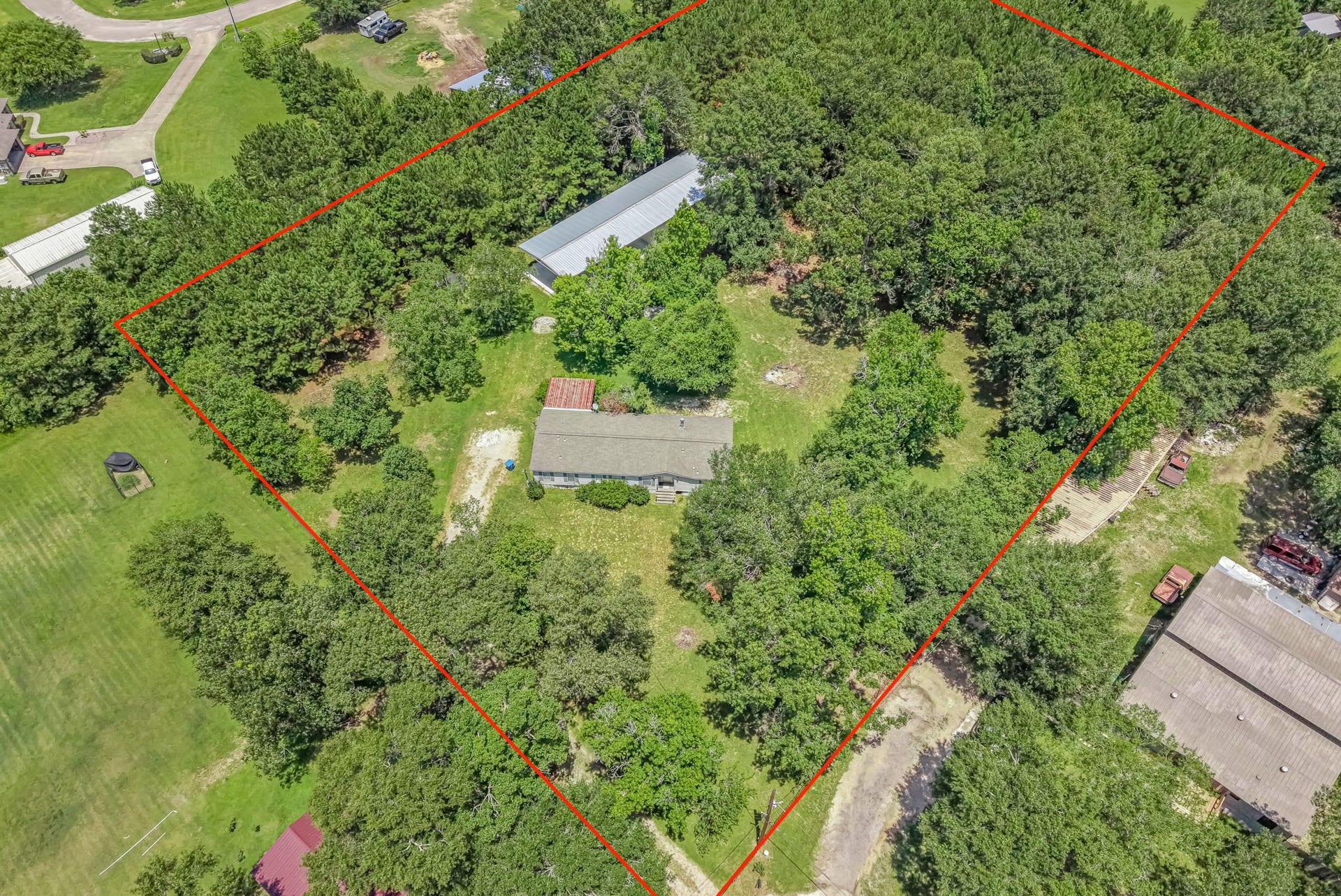 Combining functionality with endless potential, this 2.996 acres property features a current manufactured home and a remarkable metal building, providing exceptional space for all your needs.