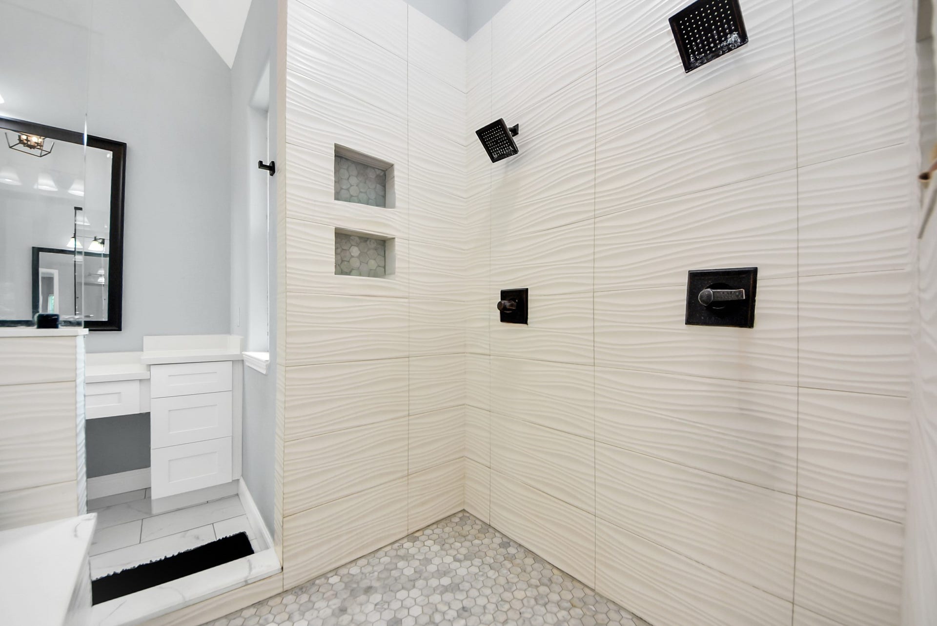 DOUBLE STAND-UP SHOWER W/ BENCH