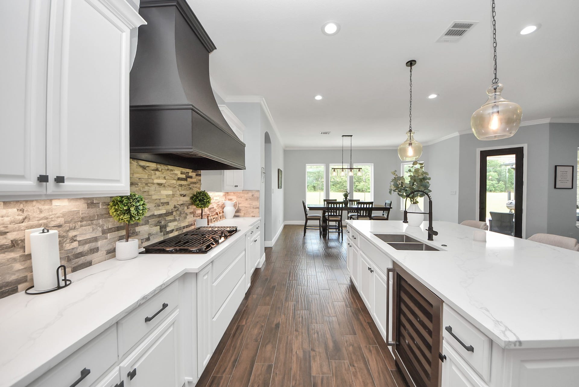 GOURMET KITCHEN