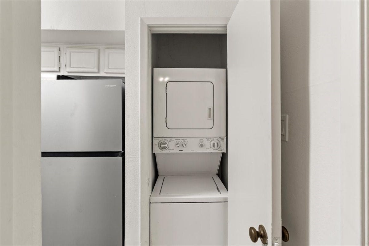 2025 Augusta Drive, #203, Houston, TX 77057 Stack Washer & Dryer