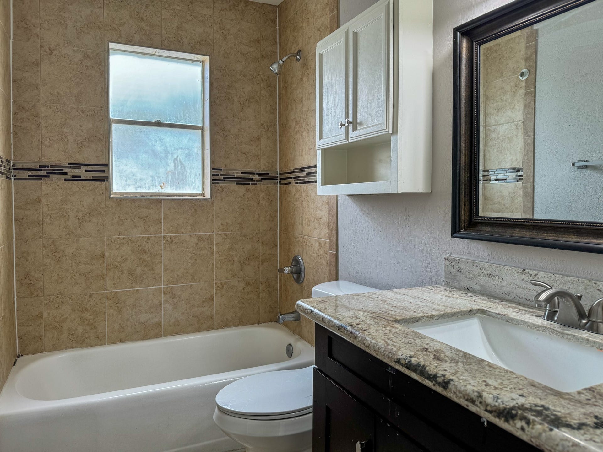 2102 5th Avenue N, #8, Texas City, TX 77590 Bath