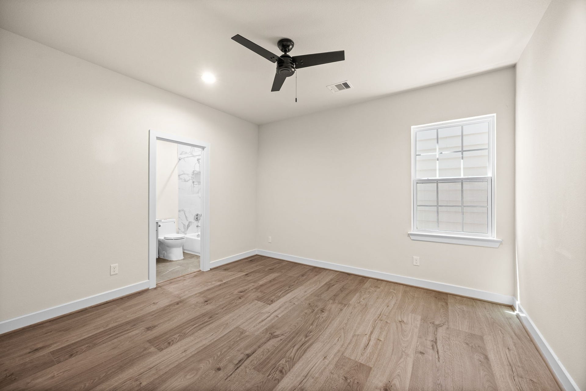 1606 Northwood Street, Houston, TX 77009 Secondary bedroom (middle) with en-suite bathroom.