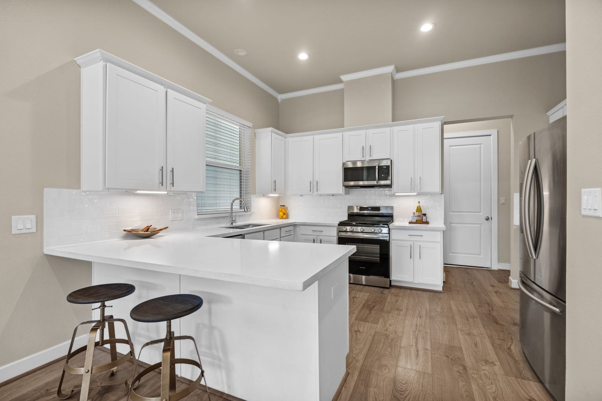 1606 Northwood Street, Houston, TX 77009 Light and airy is the name of the game! The kitchen features Quartz Countertops, subway tile backsplash, shaker style cabinetry and stainless steel appliances.