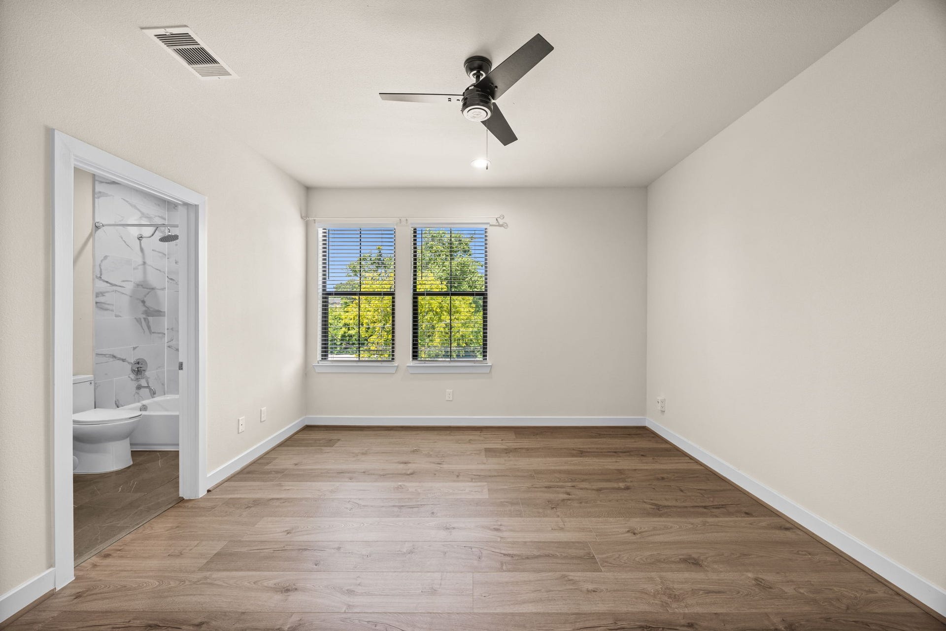 1606 Northwood Street, Houston, TX 77009 Secondary bedroom (front) with en-suite bathroom.