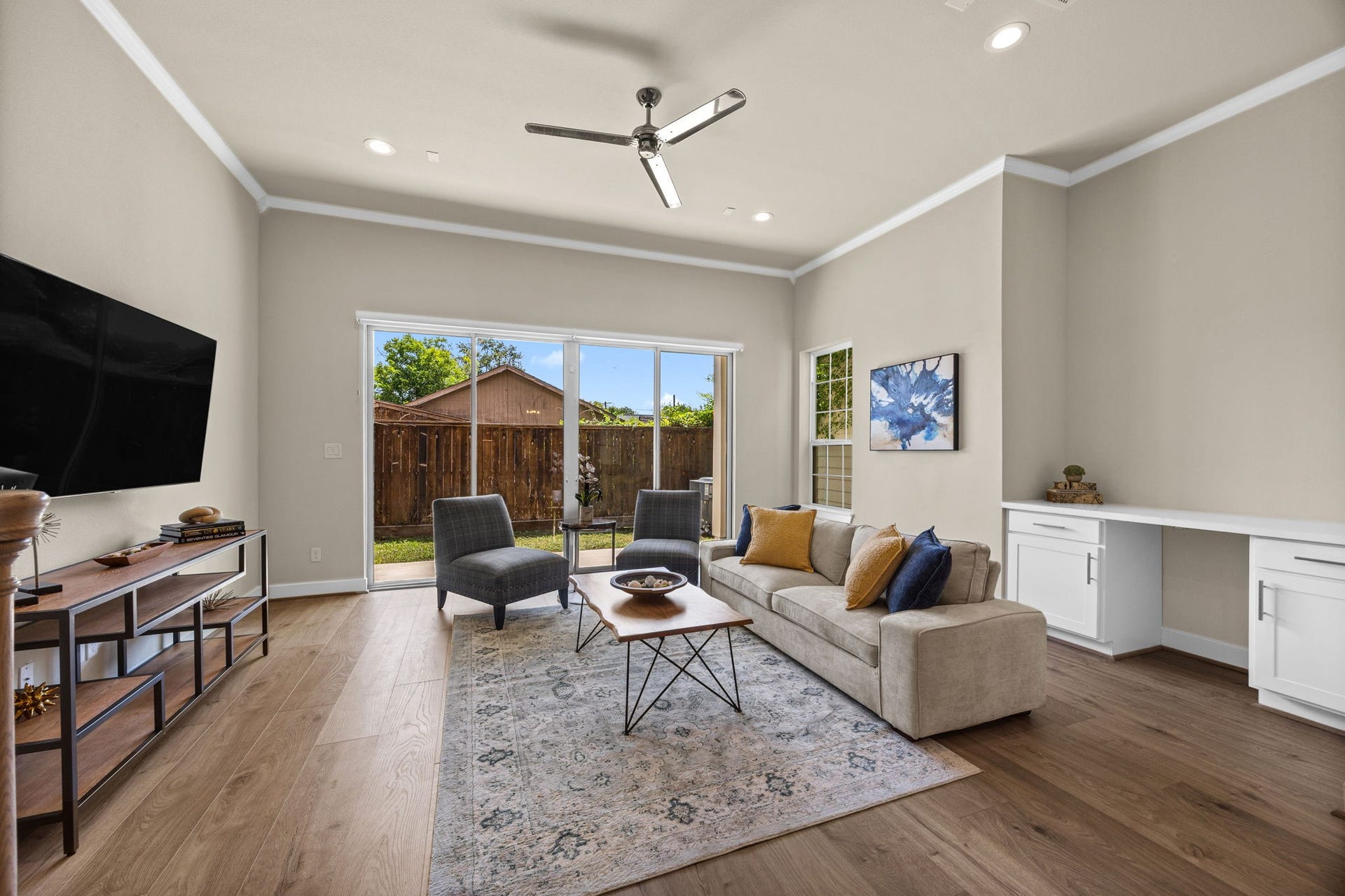 1606 Northwood Street, Houston, TX 77009 Notice how light and bright the living area is. Large furniture welcome! Crown molding was added as an upgrade. The built-ins in the back of the room work great as an office nook, or even a built-in bar area with space for a beverage fridge.