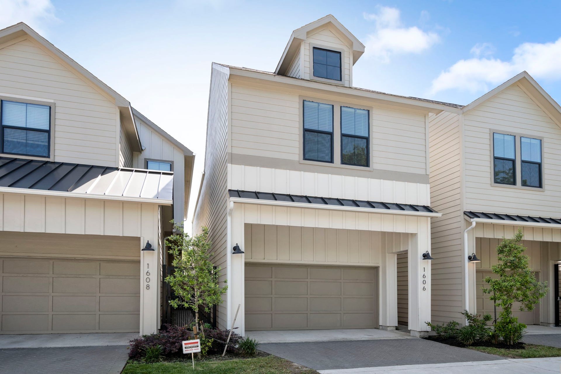 1606 Northwood Street, Houston, TX 77009 Private driveway, private fenced backyard and NO HOA!