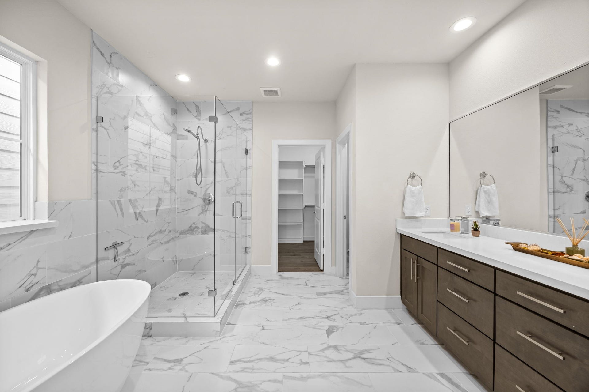 1606 Northwood Street, Houston, TX 77009 Peaceful mornings begin in your spa-like primary bathroom. Free-standing soaking tub, oversized shower with frameless glass surround and dual sink vanity.
