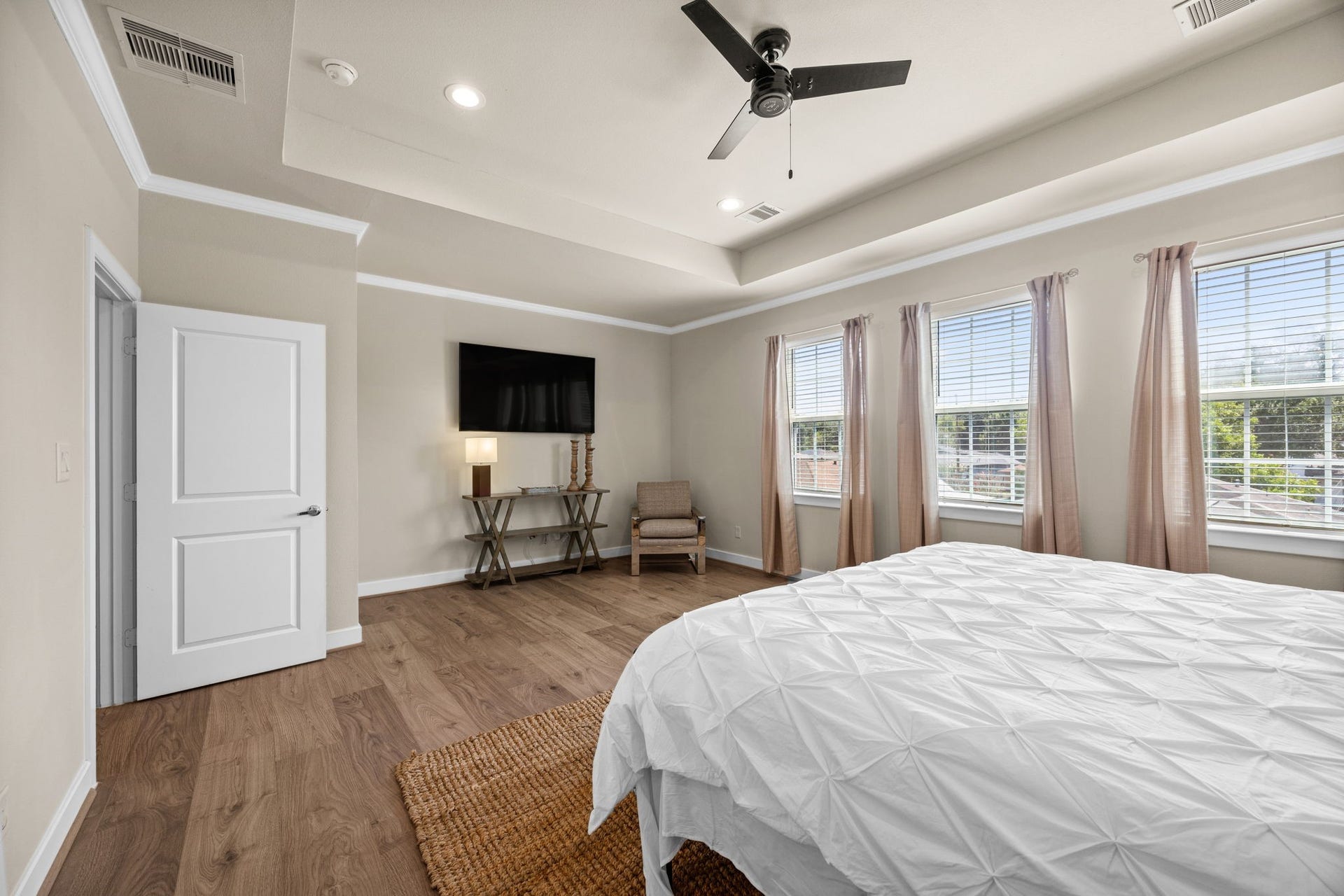 1606 Northwood Street, Houston, TX 77009 Primary bedroom, alternate view.