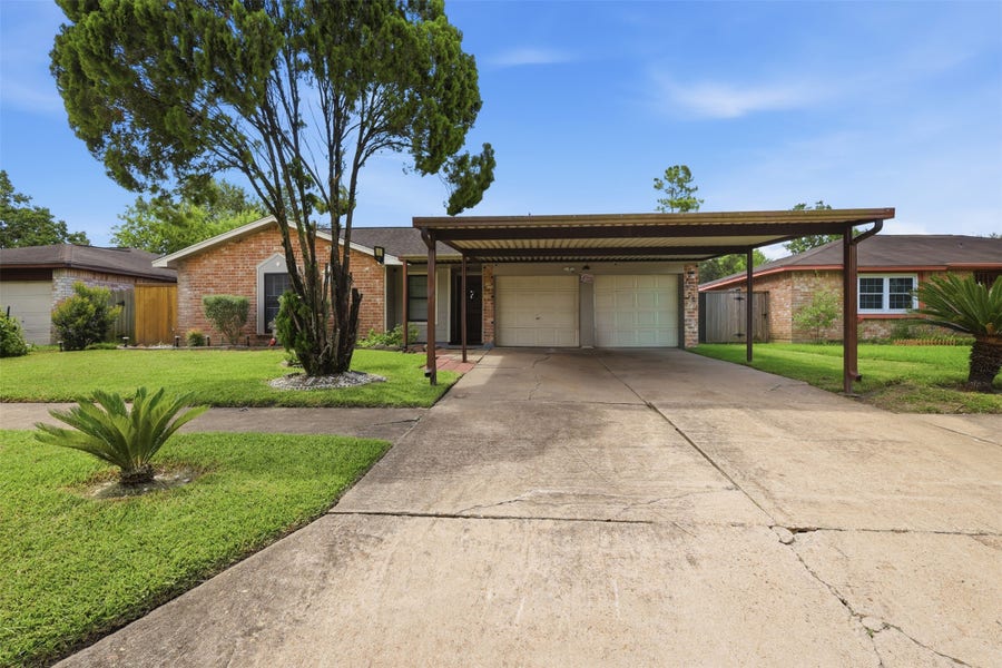 Property photo for 5065 E Ridge Creek Drive, Houston, TX