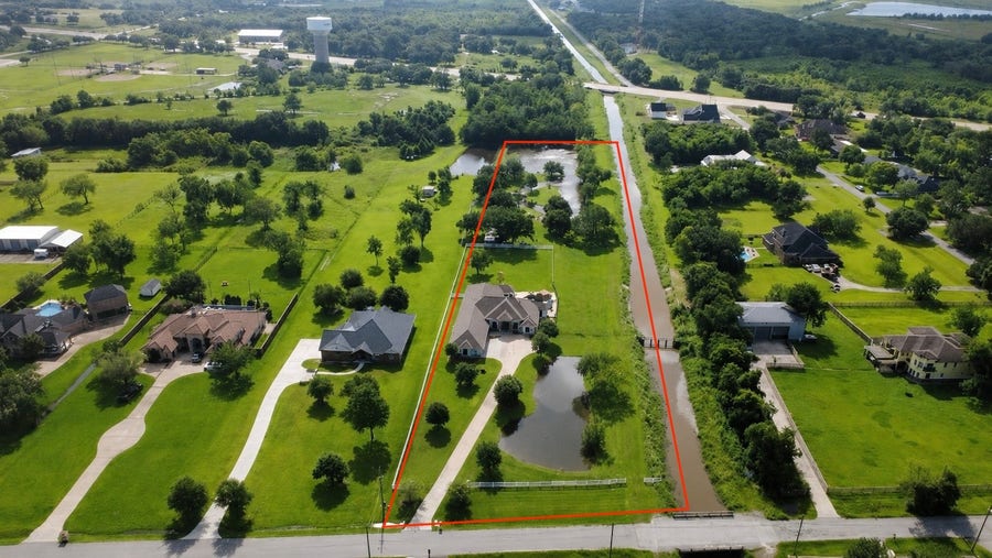 Property photo for 3023 Mandale Road, Friendswood, TX