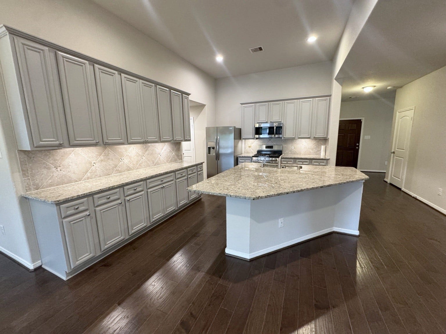 14230 Rainier Peak Crossing, Conroe, TX 77384 Lots of cabinets and countertop space in this large open kitchen