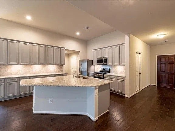 14230 Rainier Peak Crossing, Conroe, TX 77384 Kitchen island doubles as a breakfast table with plenty of bar top seating