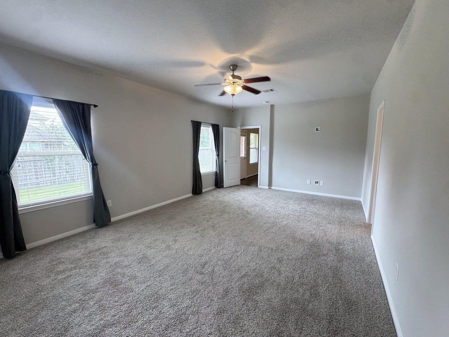 14230 Rainier Peak Crossing, Conroe, TX 77384 Large master bedroom with sitting area