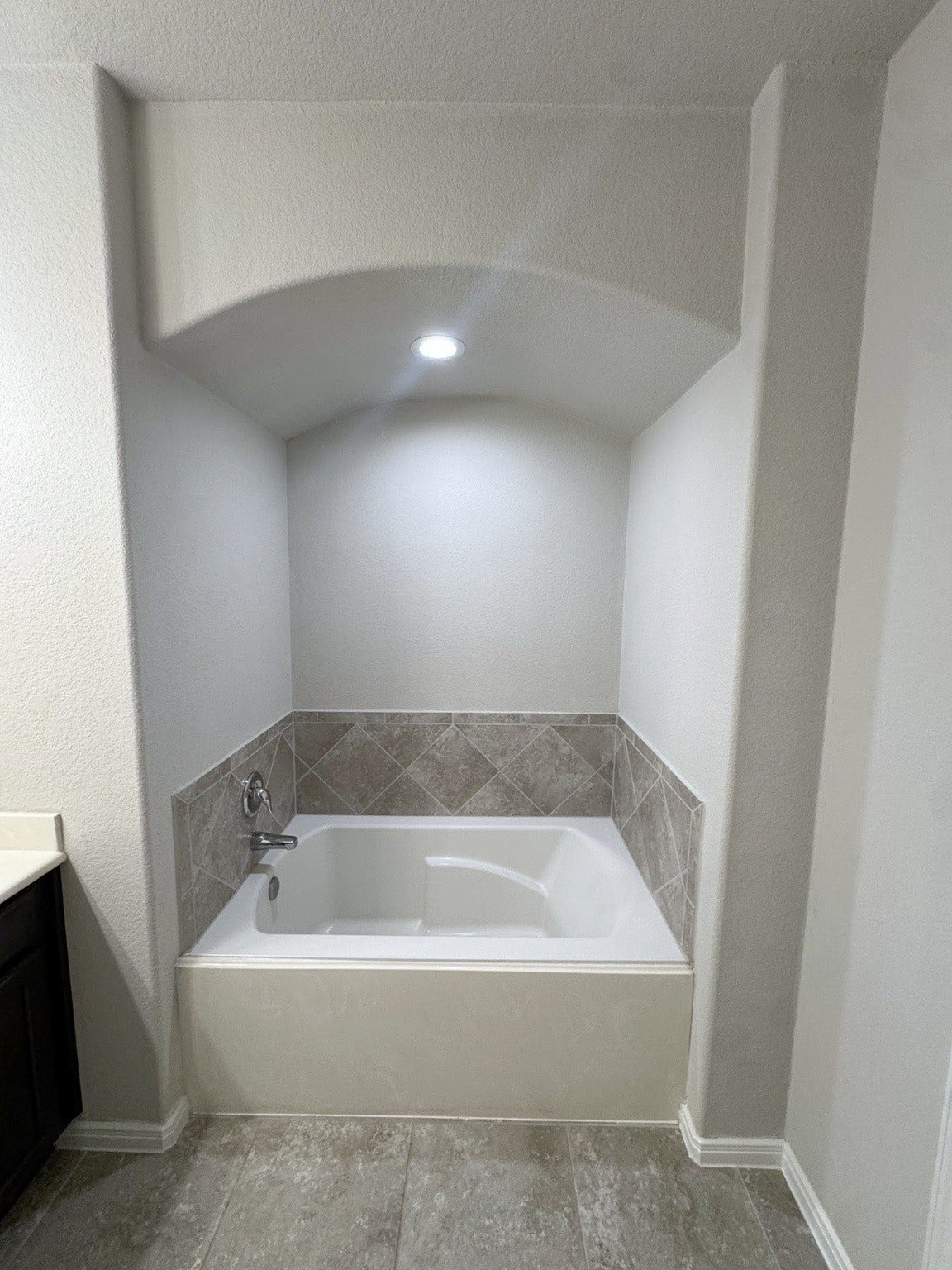 14230 Rainier Peak Crossing, Conroe, TX 77384 Master bath tub