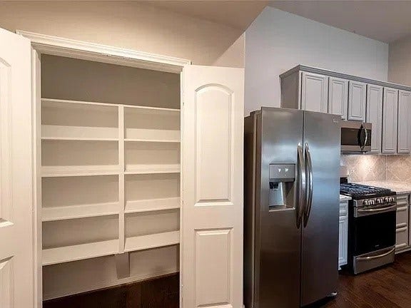 14230 Rainier Peak Crossing, Conroe, TX 77384 Kitchen pantry