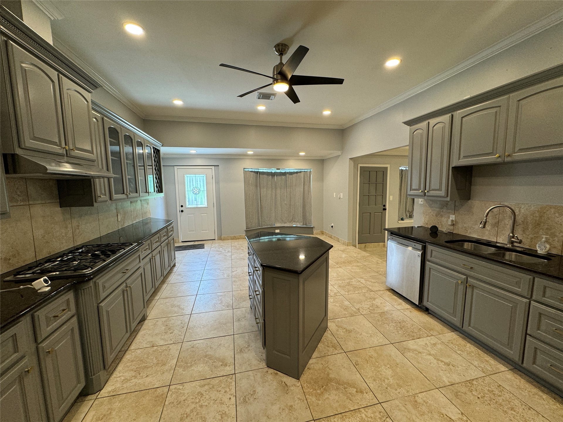 7910 Sands Point Drive, Houston, TX 77036 7910 Sands Point Drive, Houston, TX 77036