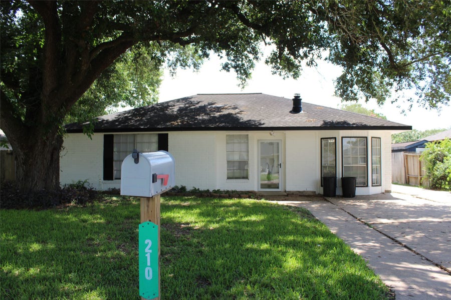 Property photo for 210 Brigadoon Lane, Friendswood, TX