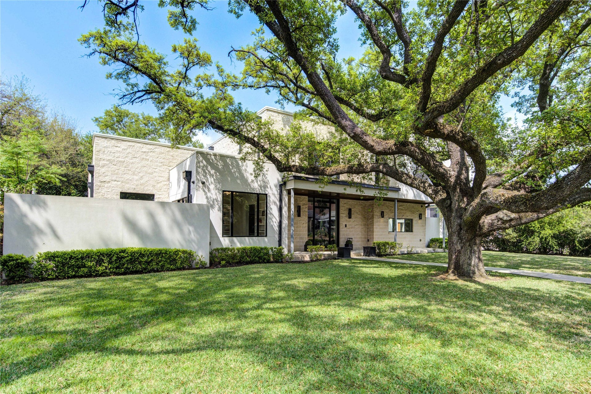 5202 Chesapeake Way, Houston, TX 77056 5202 Chesapeake Way, Houston, TX 77056