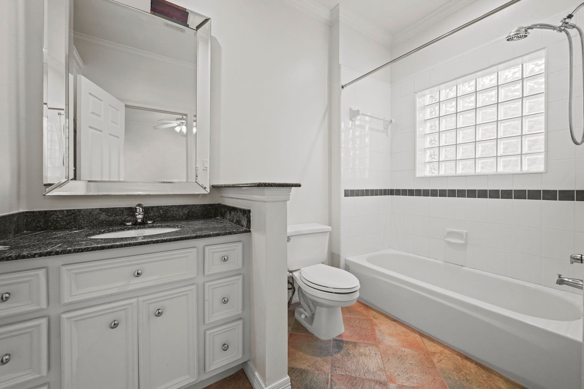 5202 Sagecircle Street S, Houston, TX 77056 Bathroom
