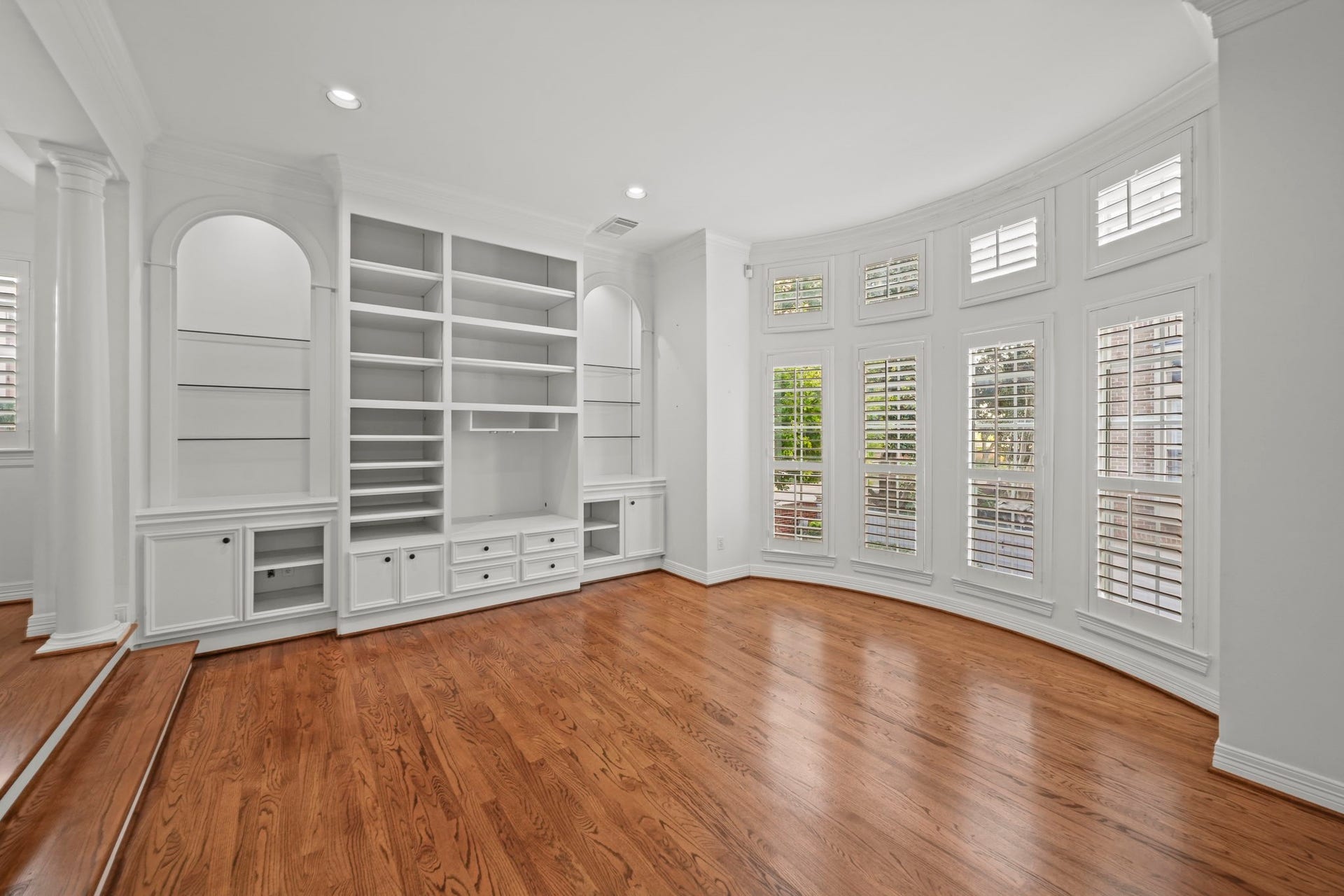 5202 Sagecircle Street S, Houston, TX 77056 Living Room