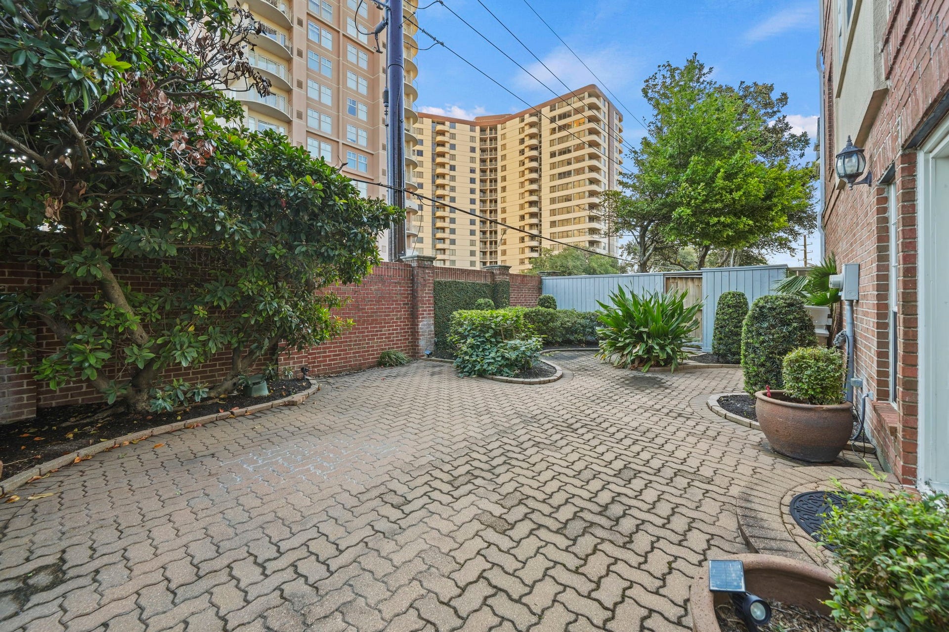 5202 Sagecircle Street S, Houston, TX 77056 Patio