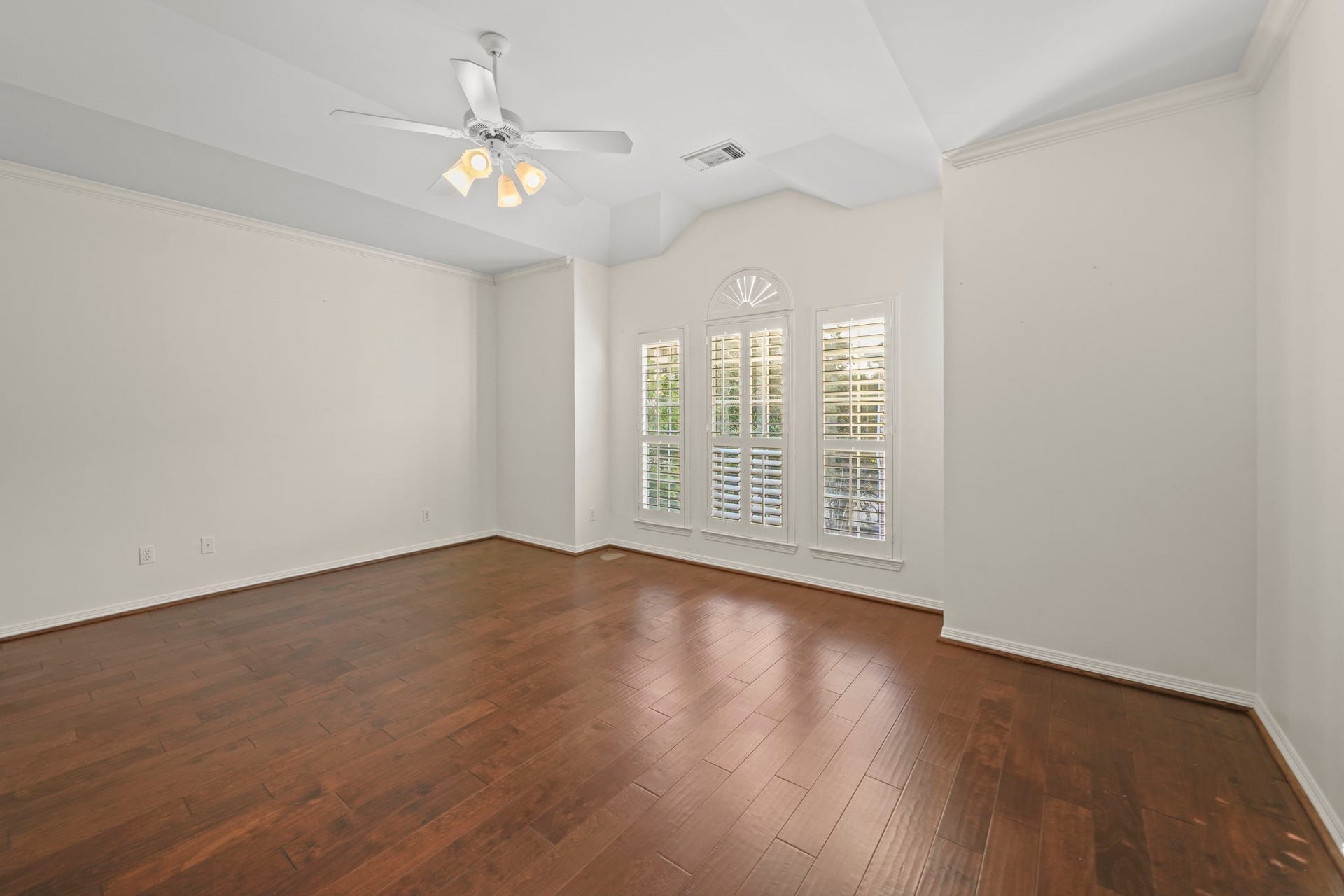 5202 Sagecircle Street S, Houston, TX 77056 Primary Bedroom