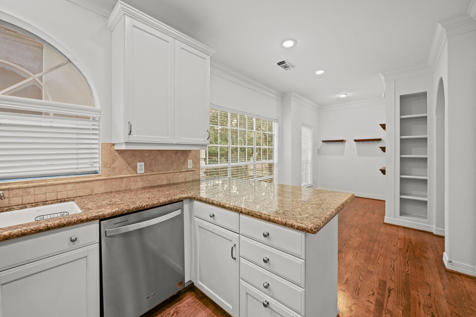 5202 Sagecircle Street S, Houston, TX 77056 Kitchen