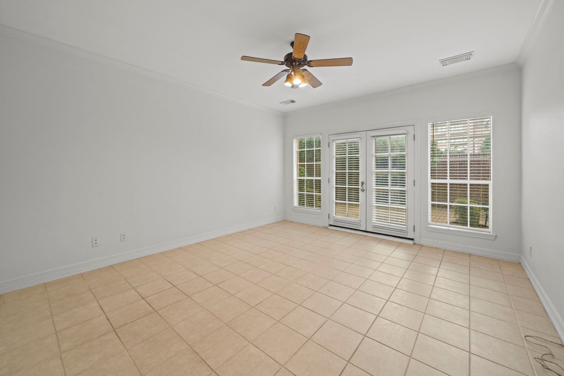 5202 Sagecircle Street S, Houston, TX 77056 Office/Study