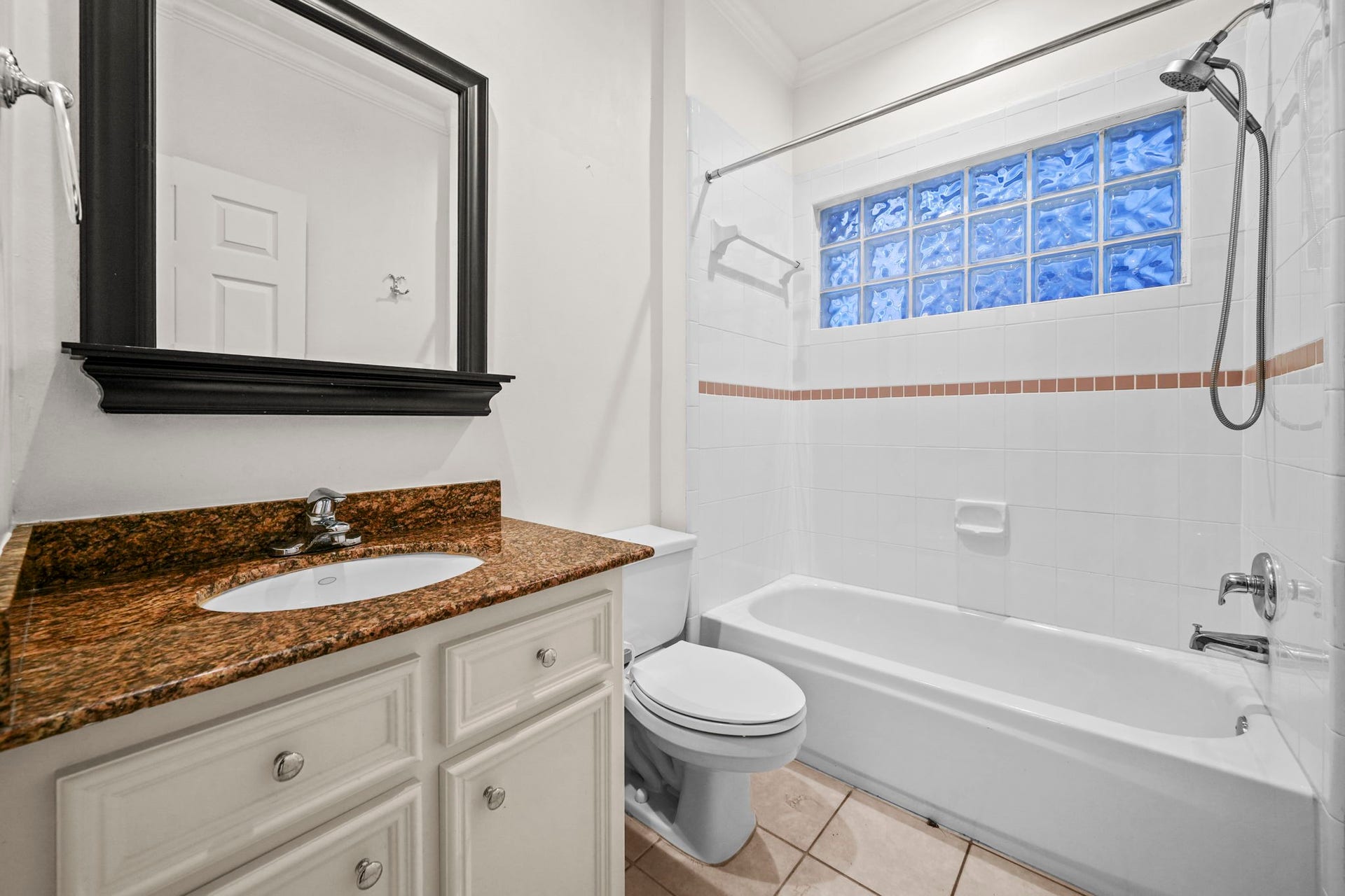 5202 Sagecircle Street S, Houston, TX 77056 Bathroom