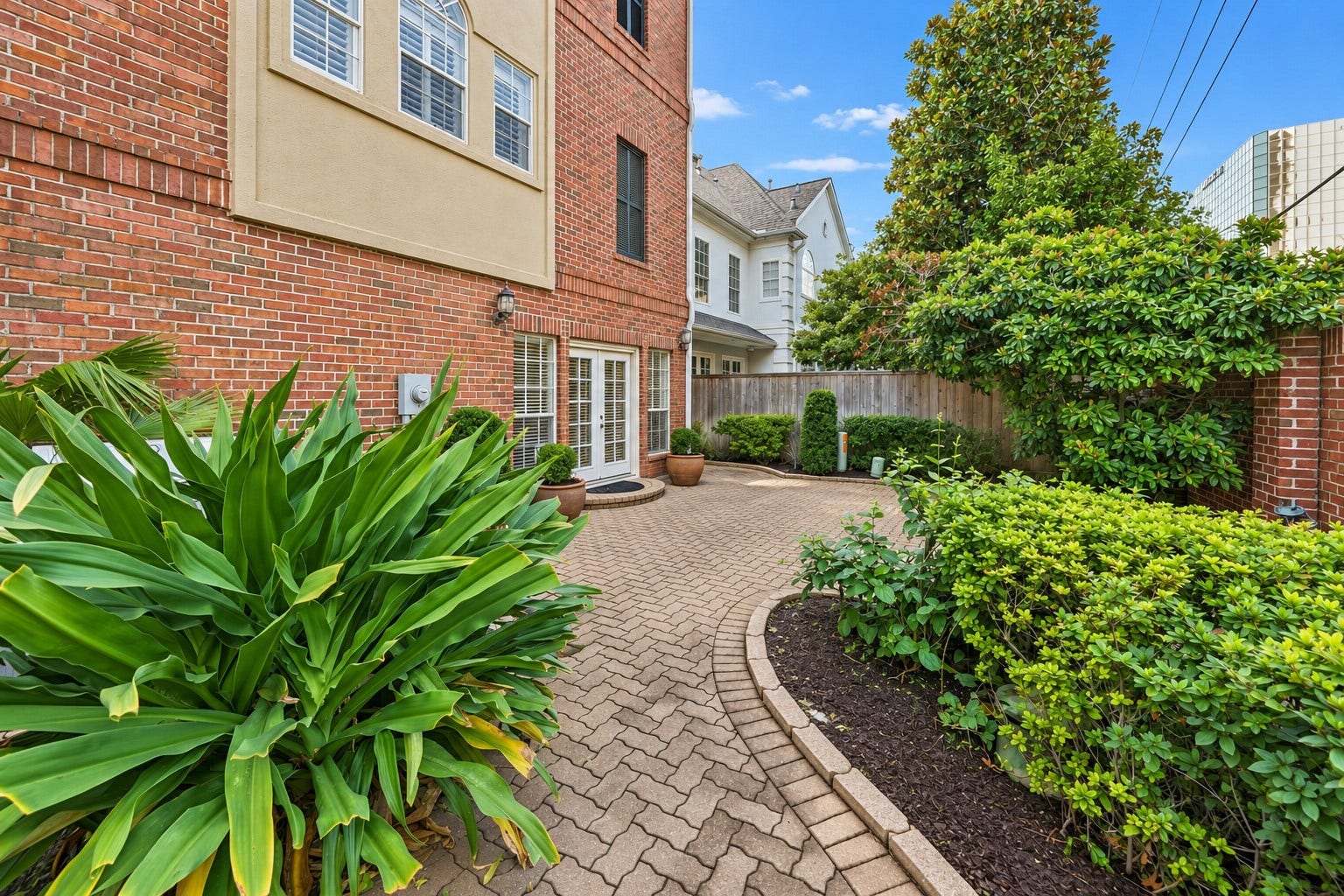 5202 Sagecircle Street S, Houston, TX 77056 Patio