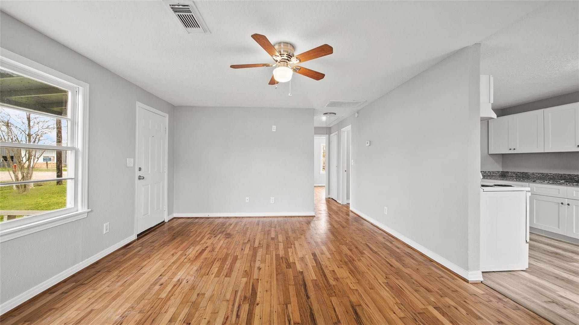 234 E Texas Street, Brazoria, TX 77422