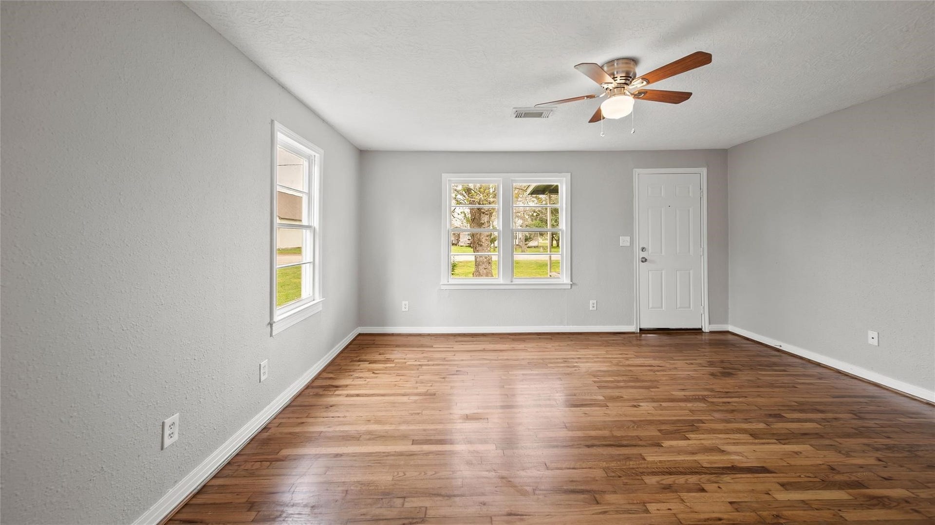 234 E Texas Street, Brazoria, TX 77422