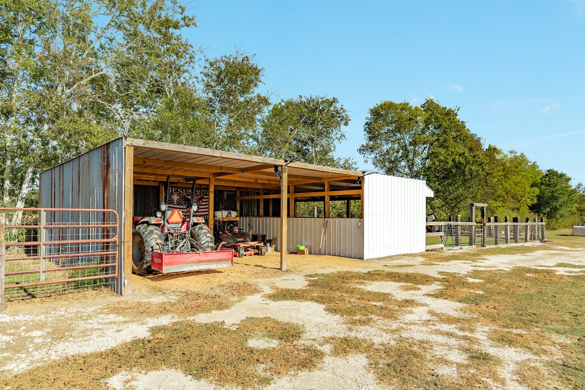 9120 County Road 196, Liverpool, TX 77577 9120 County Road 196, Liverpool, TX 77577