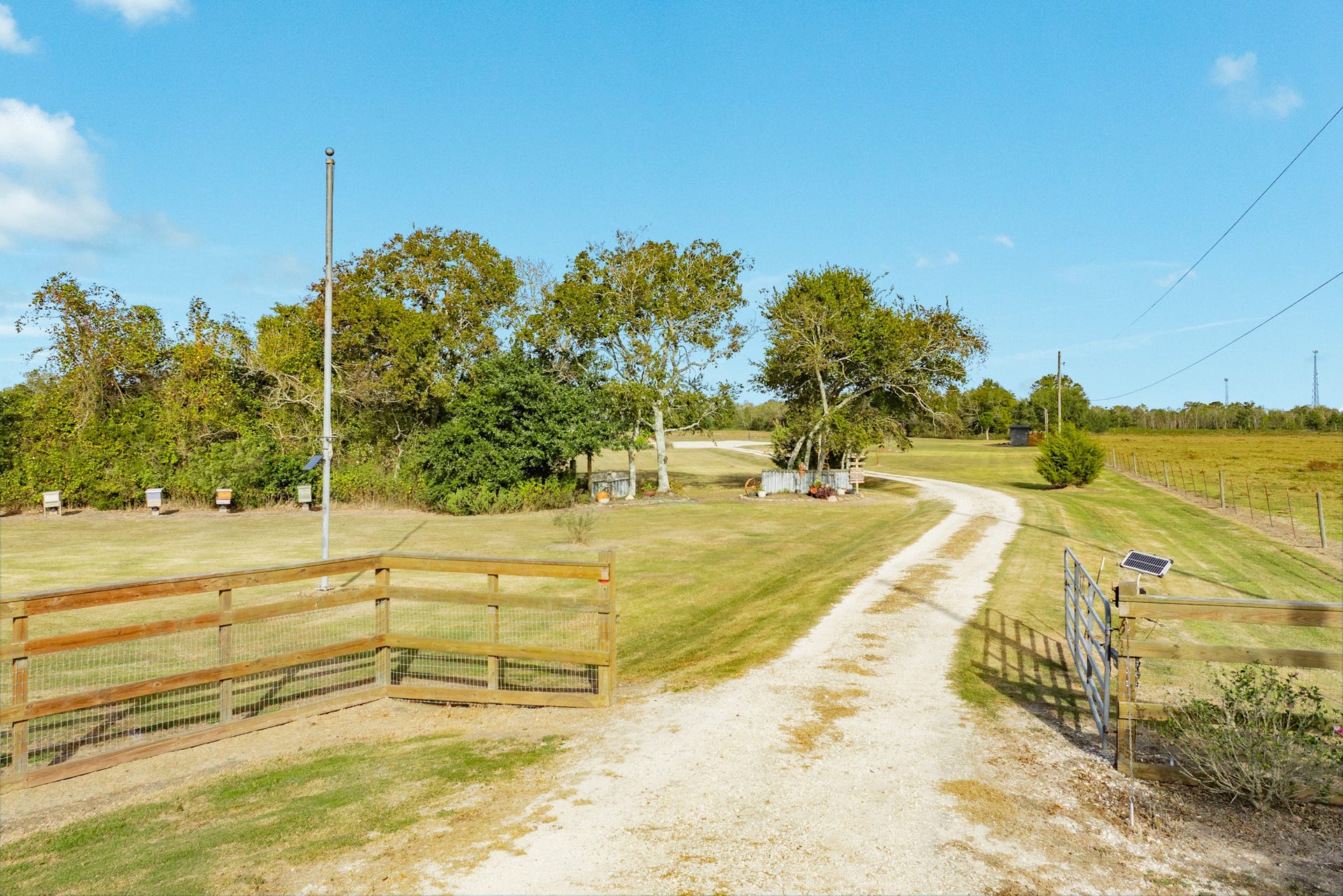9120 County Road 196, Liverpool, TX 77577 9120 County Road 196, Liverpool, TX 77577