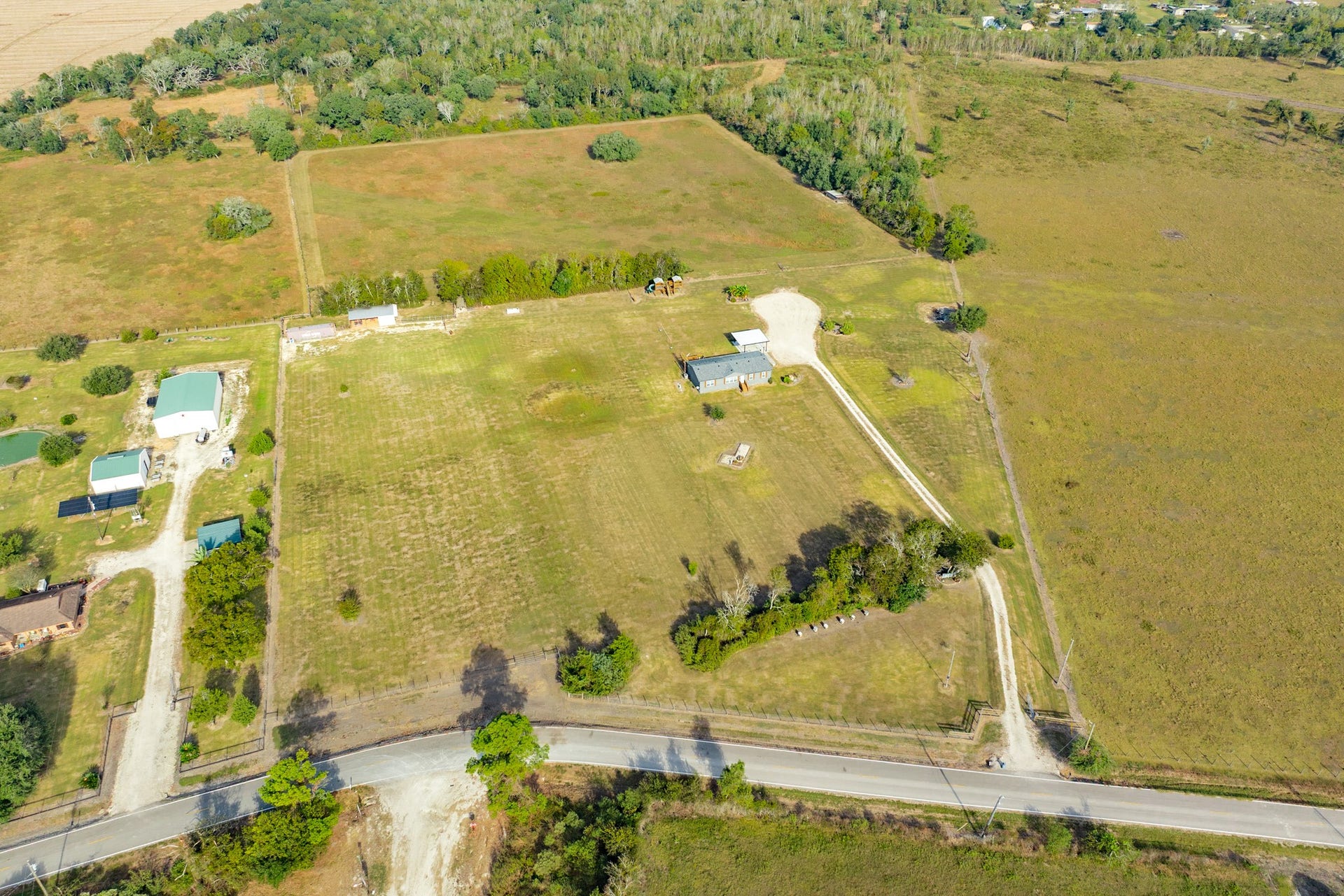 9120 County Road 196, Liverpool, TX 77577 9120 County Road 196, Liverpool, TX 77577