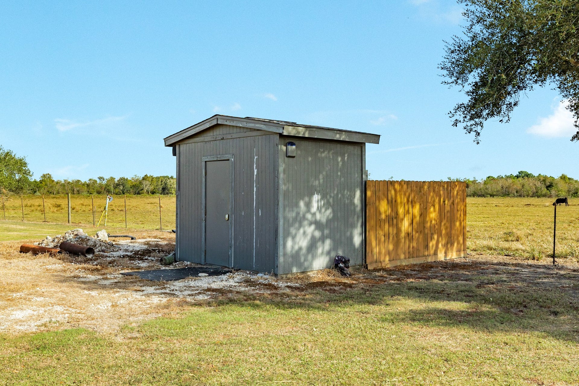 9120 County Road 196, Liverpool, TX 77577 9120 County Road 196, Liverpool, TX 77577