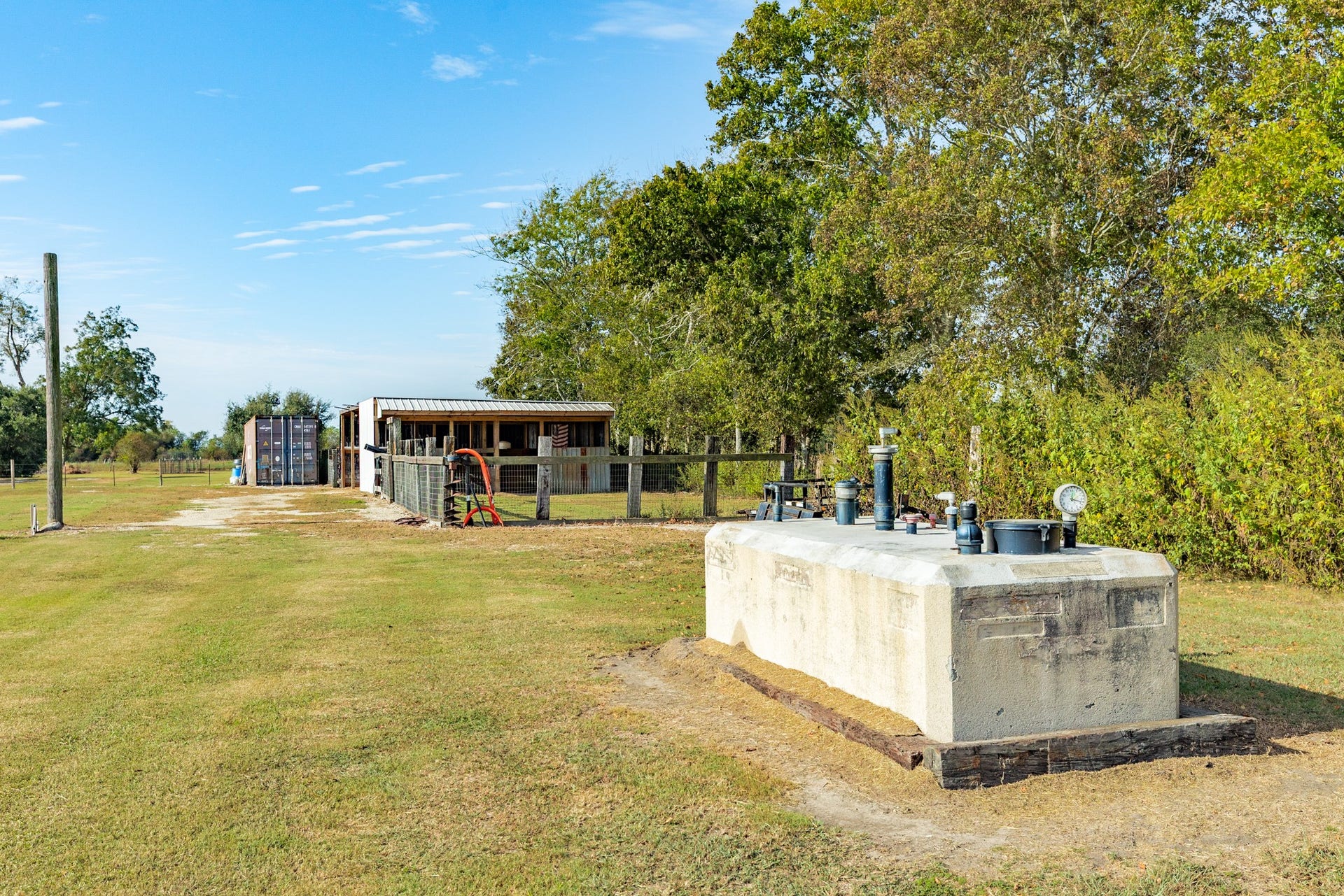9120 County Road 196, Liverpool, TX 77577 9120 County Road 196, Liverpool, TX 77577