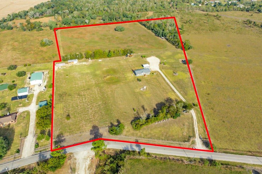 Property photo for 9120 County Road 196, Liverpool, TX