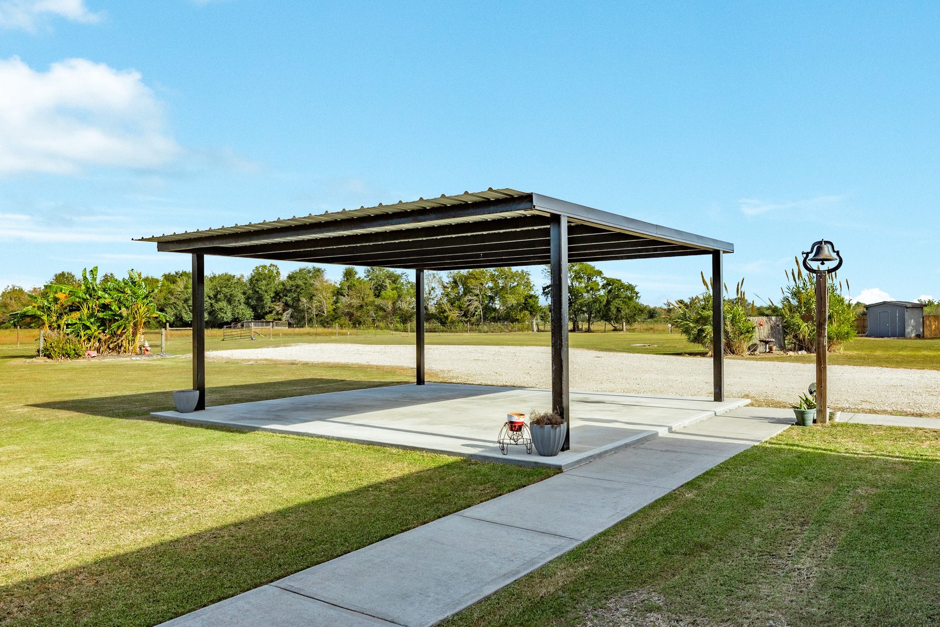 9120 County Road 196, Liverpool, TX 77577 9120 County Road 196, Liverpool, TX 77577