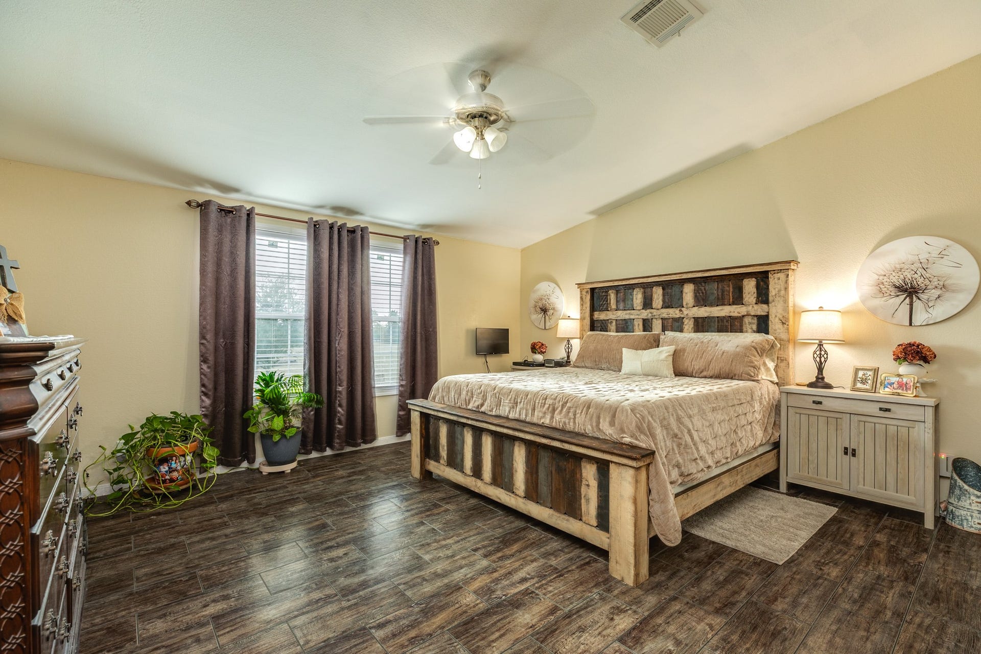 9120 County Road 196, Liverpool, TX 77577 Primary Bedroom