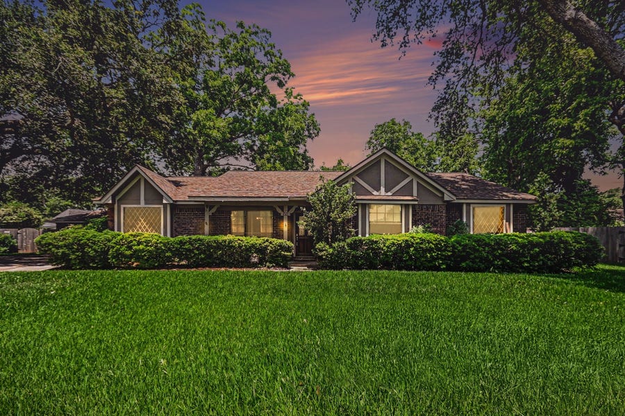 Property photo for 62 Daffodil Court, Lake Jackson, TX