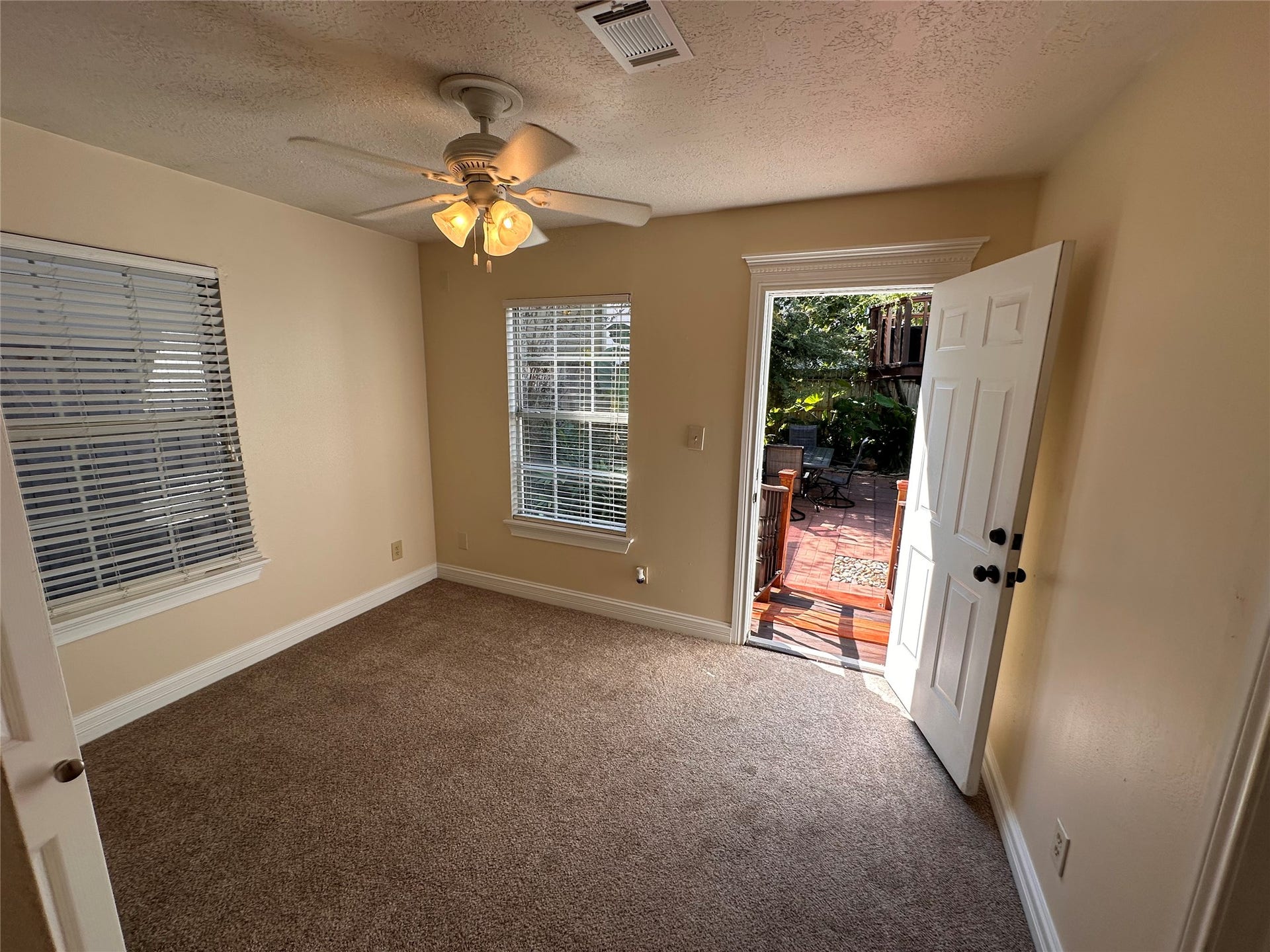 1337 Nashua Street, Houston, TX 77008 1337 Nashua Street, Houston, TX 77008