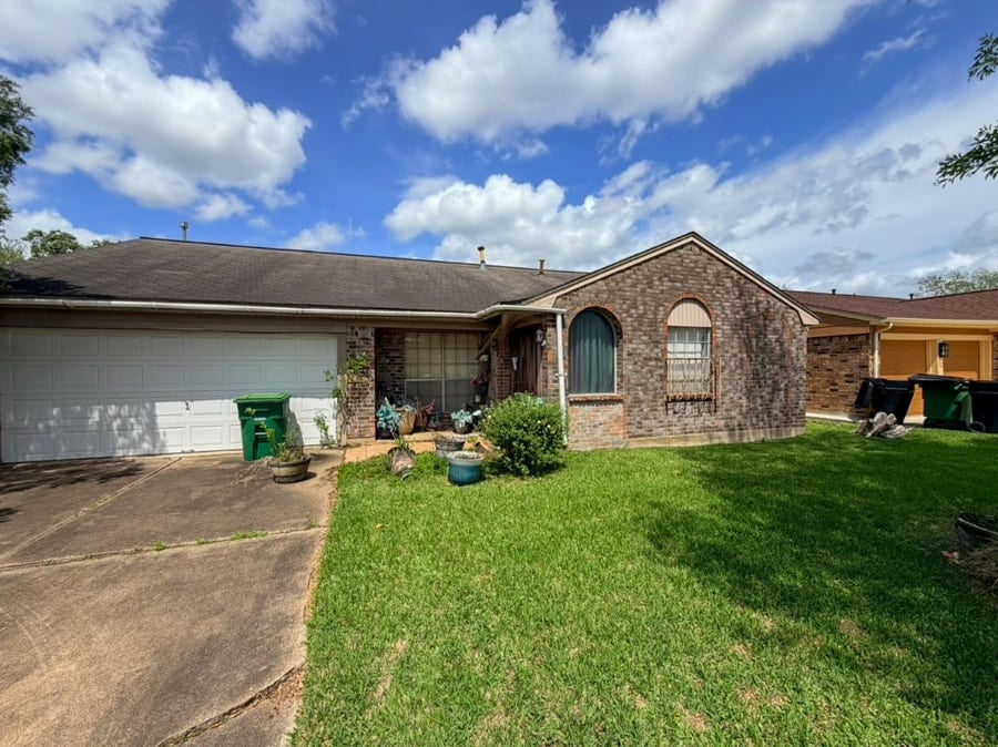 Property photo for 4119 Fairgreen Lane, Houston, TX