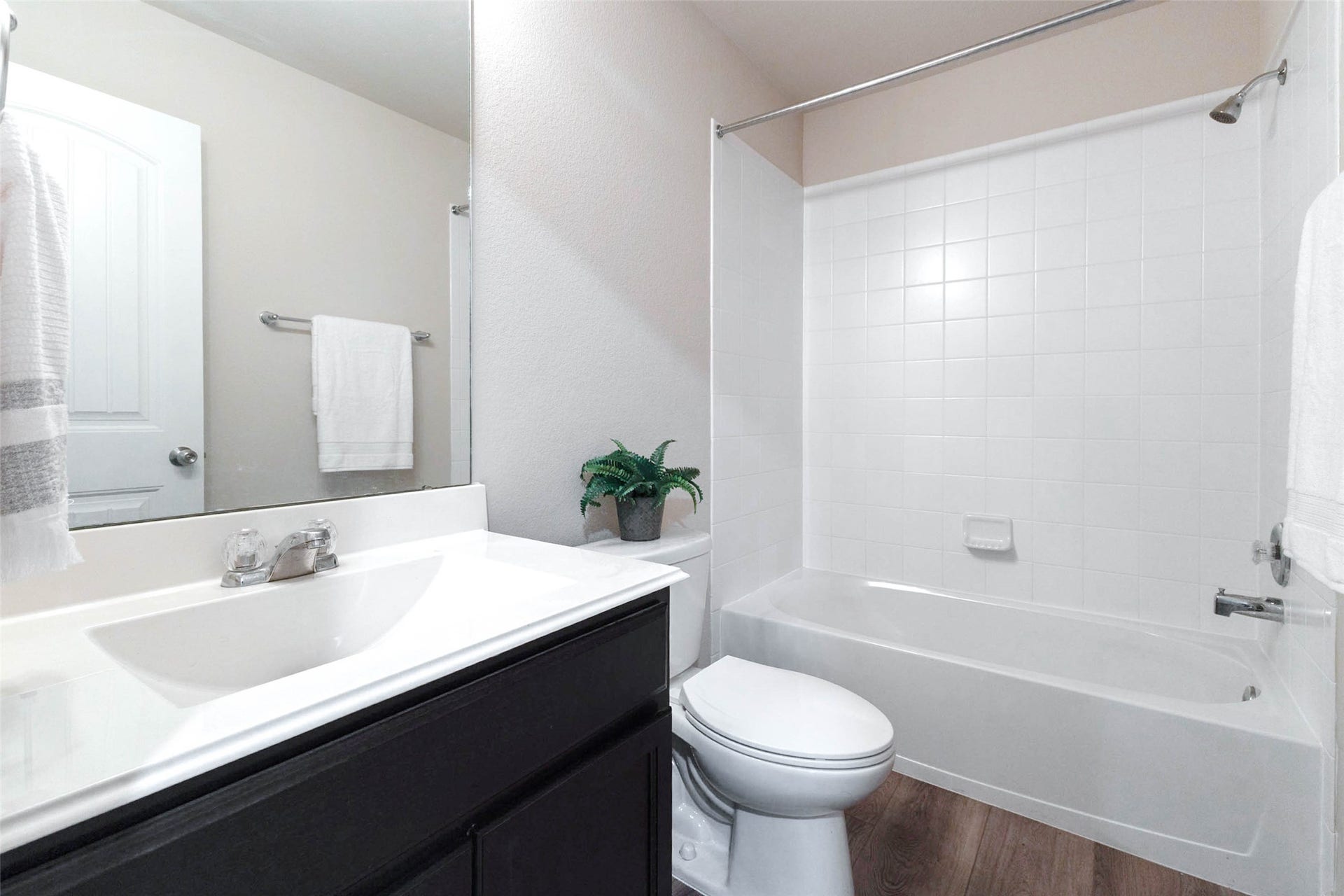 29130 Jarvis Bay Pass, Katy, TX 77494 The secondary bathroom.