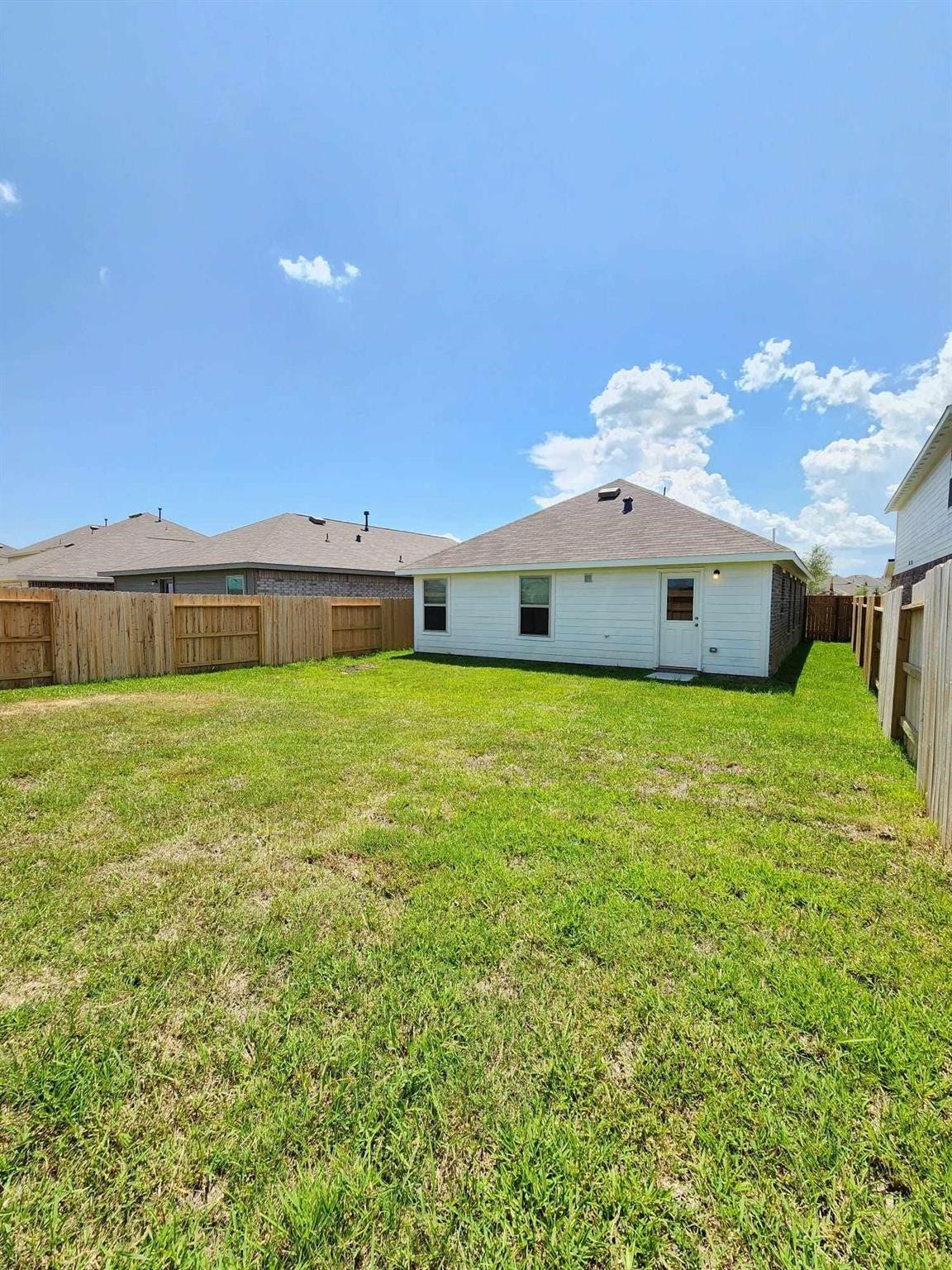 9122 Burnet Fields Drive, Baytown, TX 77521