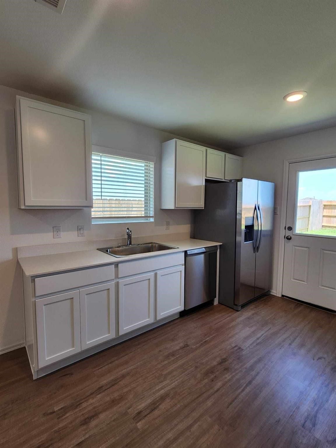 9122 Burnet Fields Drive, Baytown, TX 77521