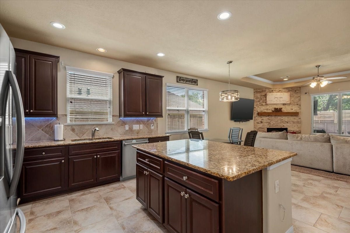 3726 Whisper Walk, Montgomery, TX 77356